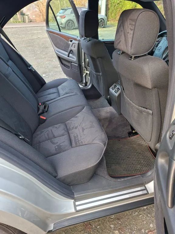 Mercedes-Benz E 200