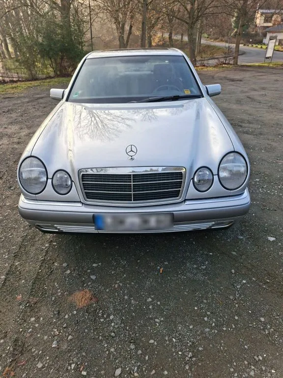 Mercedes-Benz E 200