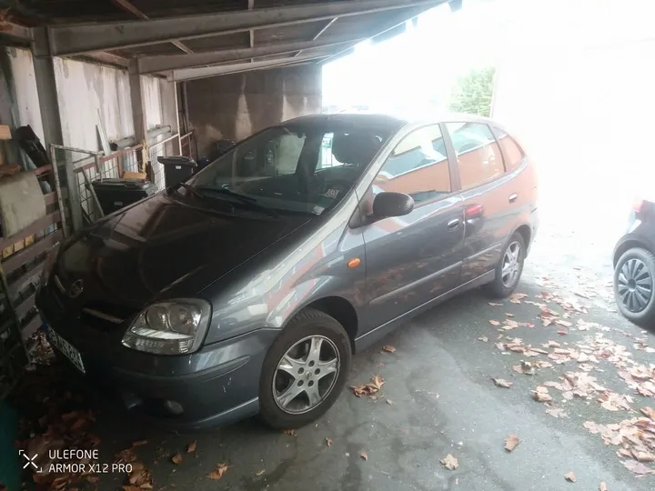 Nissan Almera Tino