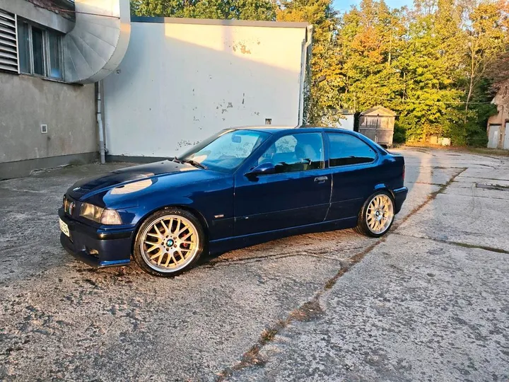 BMW 323