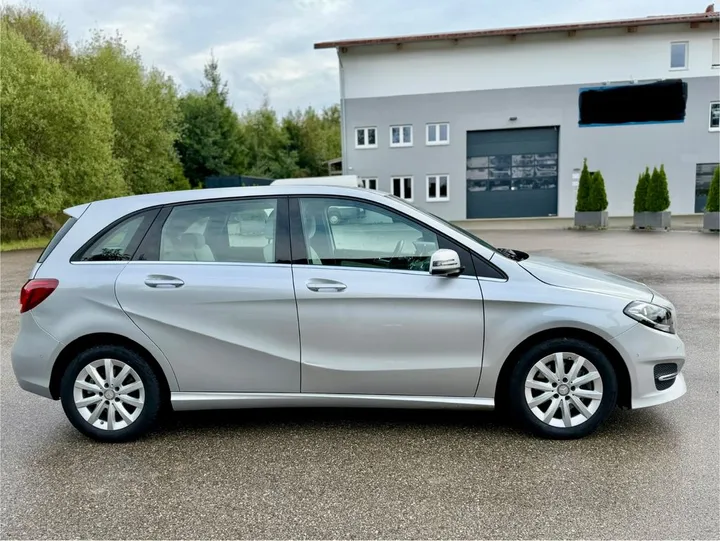 Mercedes-Benz B 180
