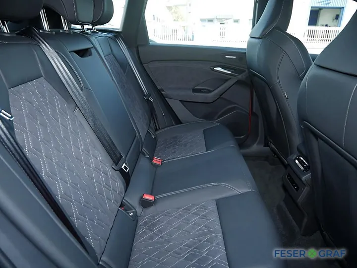 Audi SQ6 e-tron
