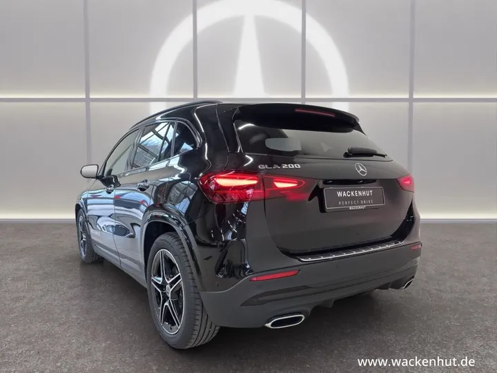 Mercedes-Benz GLA 200