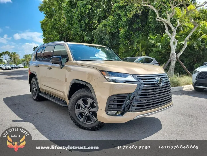 Lexus LX 700