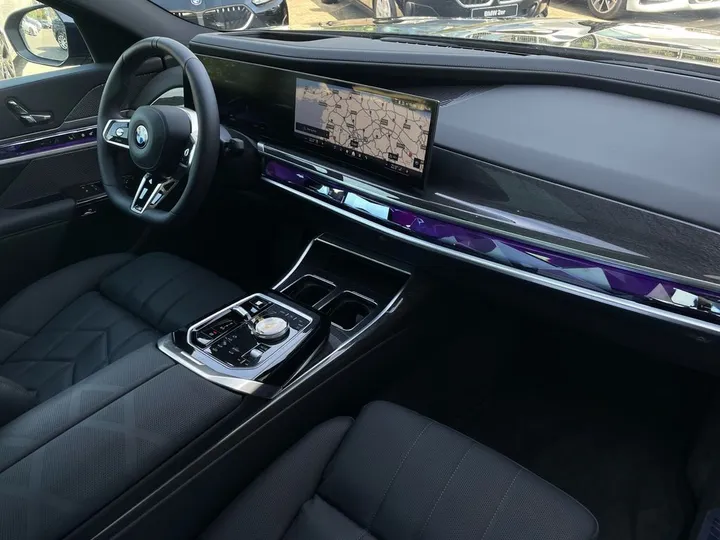 BMW 740