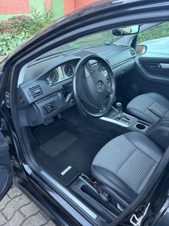 Mercedes-Benz 200