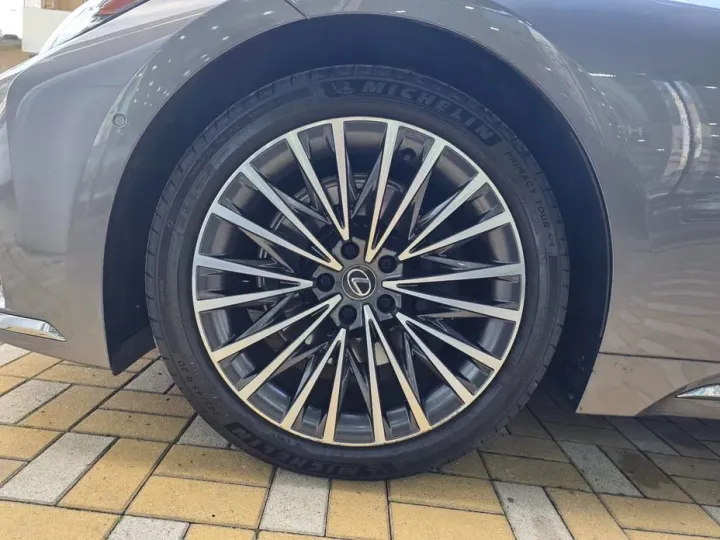 Lexus LS