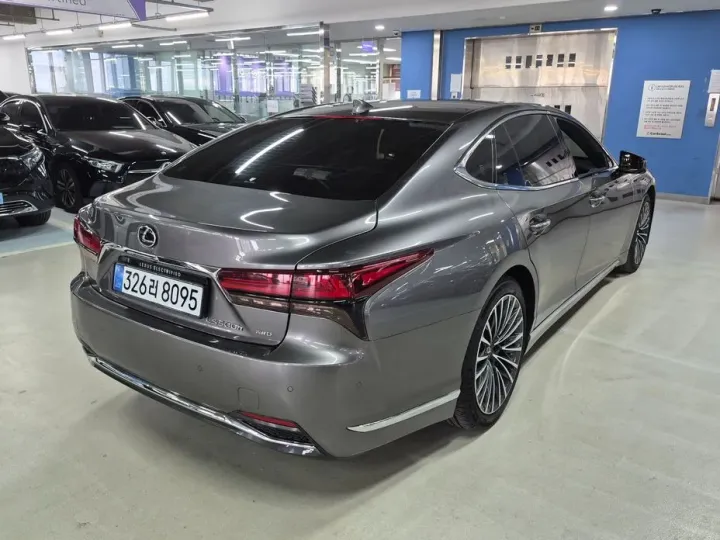 Lexus LS