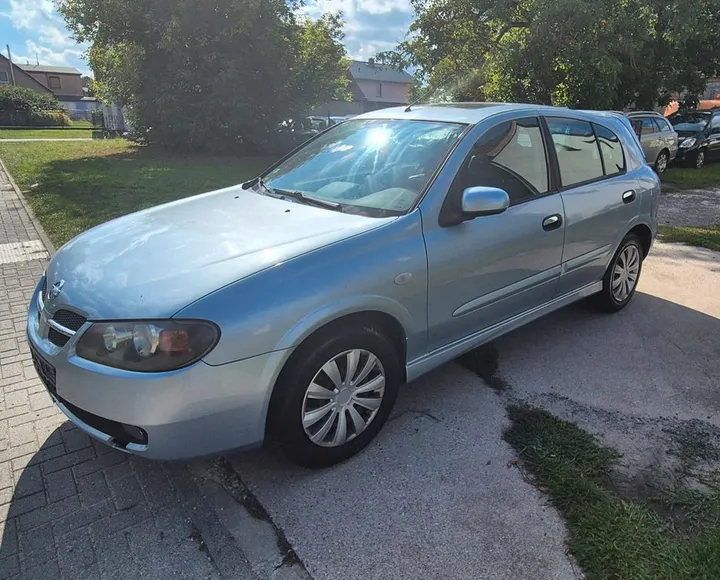 Nissan Almera