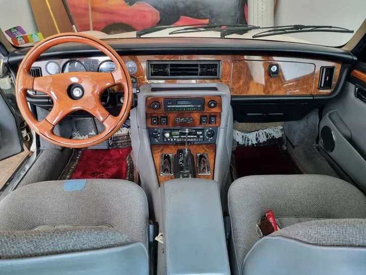 Jaguar XJ6