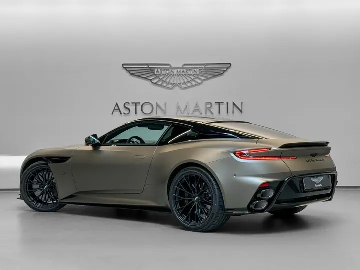 Aston Martin DB12