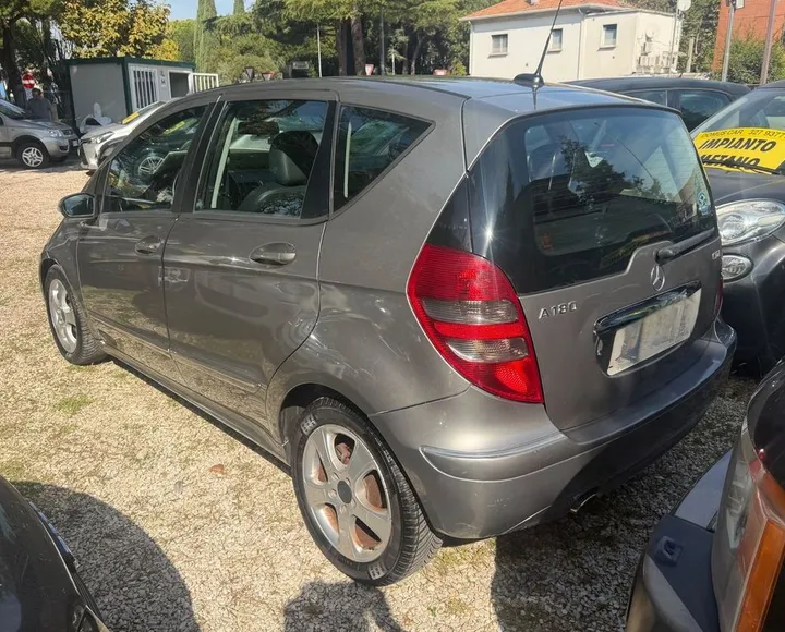 Mercedes-Benz A 180