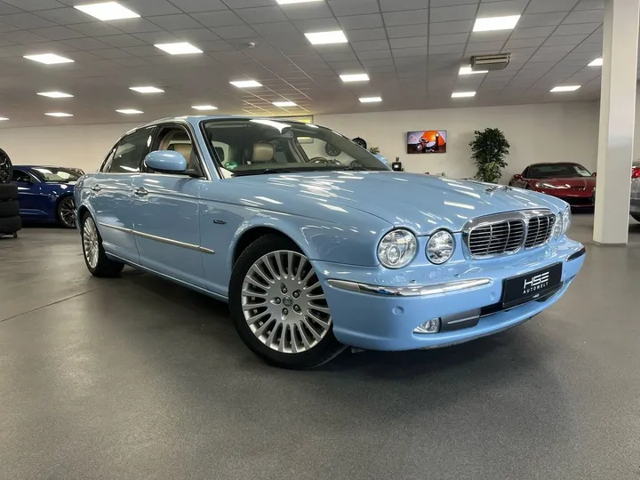 Jaguar XJ