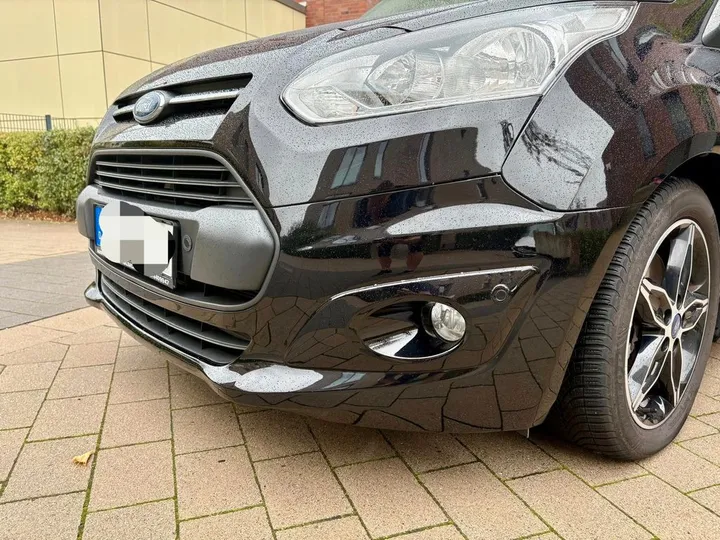 Ford Grand Tourneo