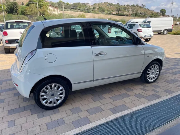 Lancia Ypsilon