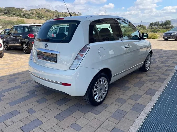Lancia Ypsilon