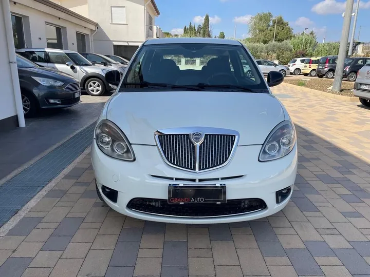 Lancia Ypsilon