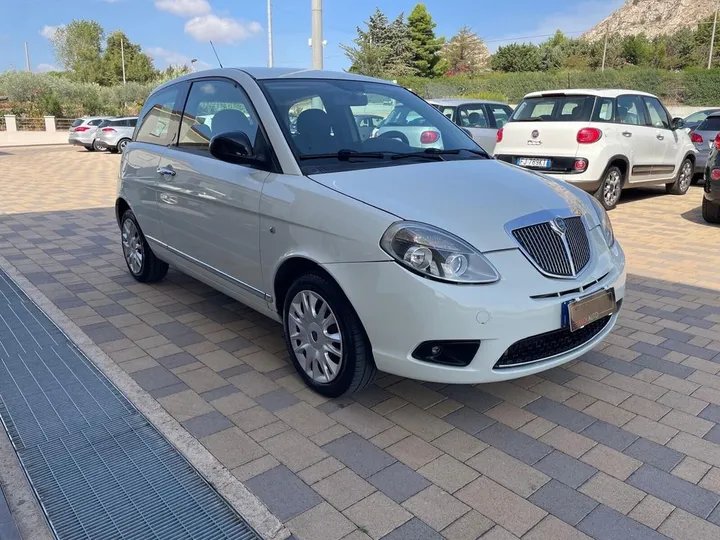 Lancia Ypsilon
