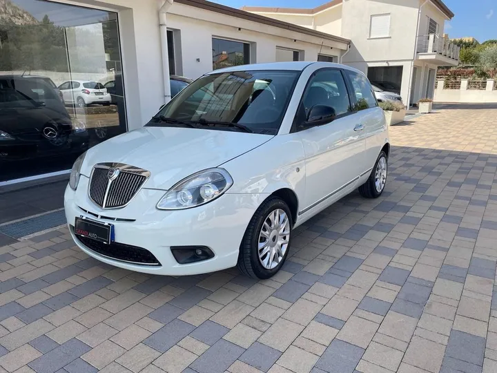 Lancia Ypsilon