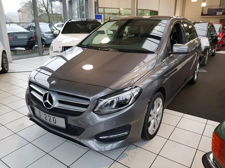 Mercedes-Benz B 220