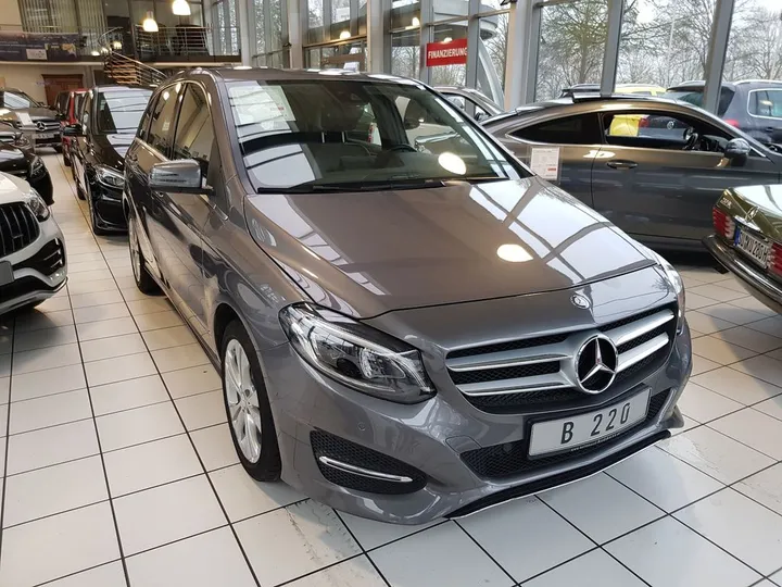 Mercedes-Benz B 220