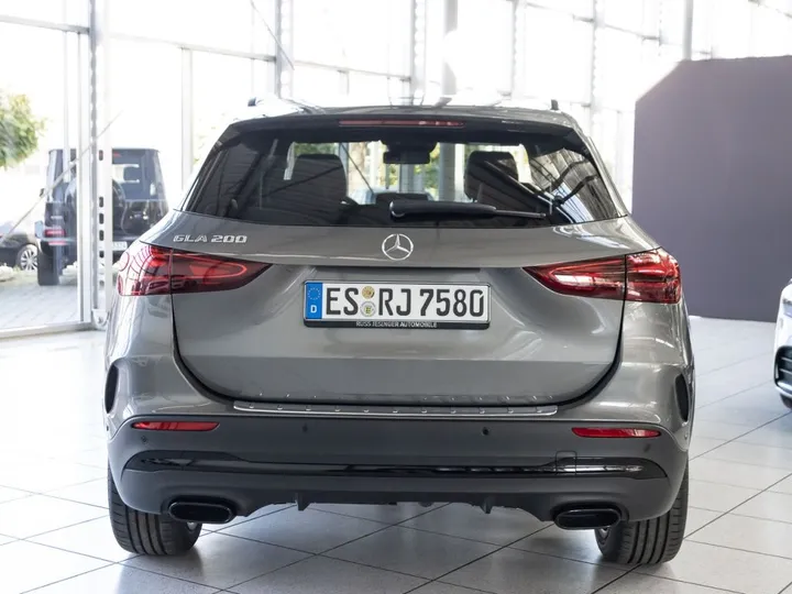 Mercedes-Benz GLA 200