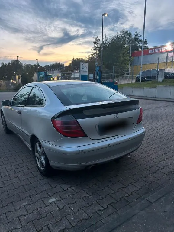 Mercedes-Benz C 180