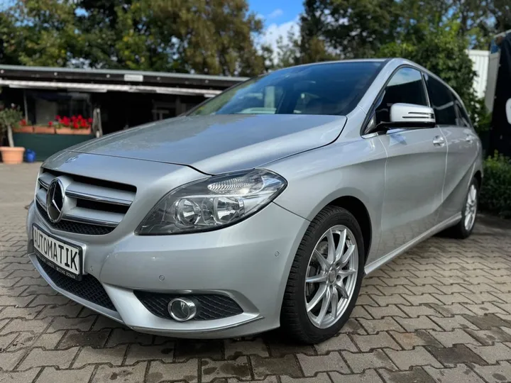 Mercedes-Benz B 200