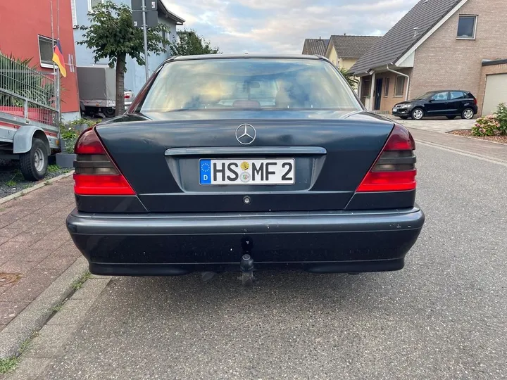 Mercedes-Benz C 180