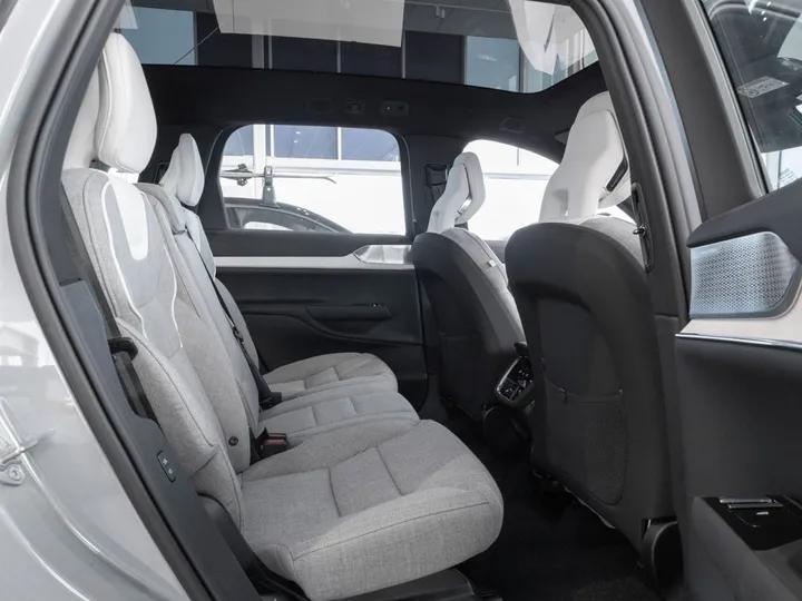 Volvo EX90