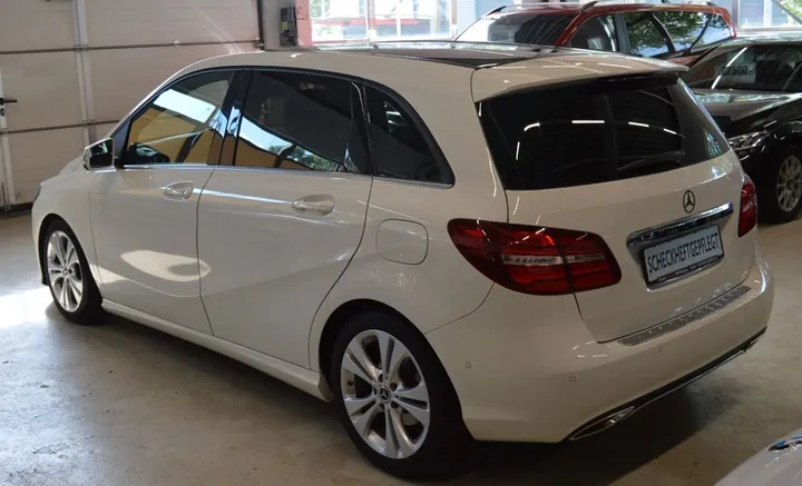 Mercedes-Benz B 200