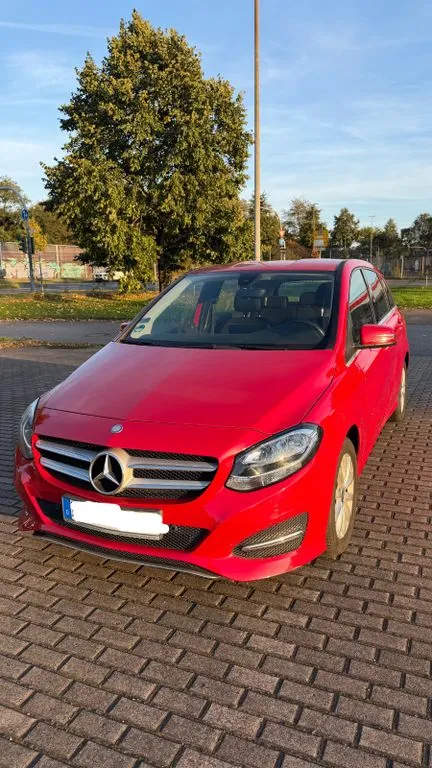 Mercedes-Benz B 180