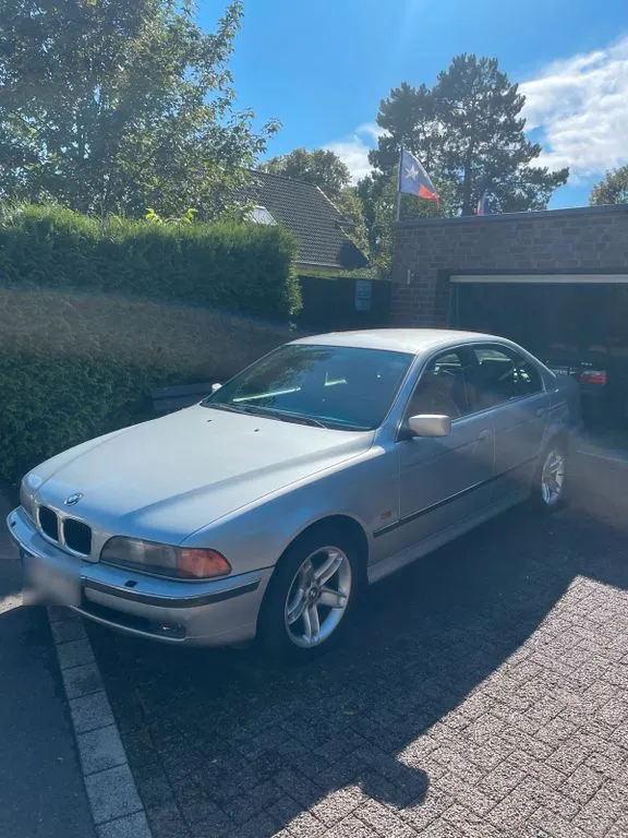 BMW 528