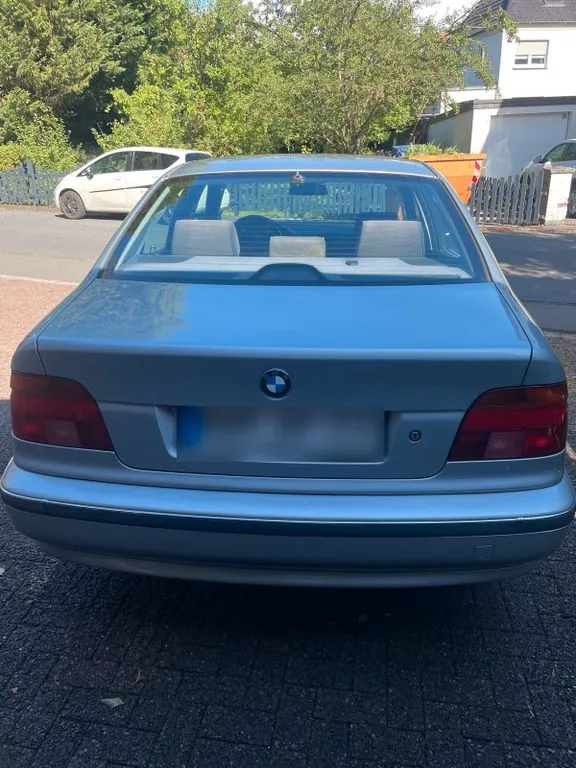 BMW 528