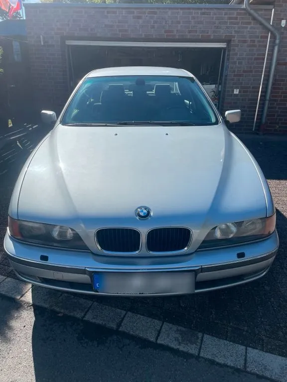 BMW 528