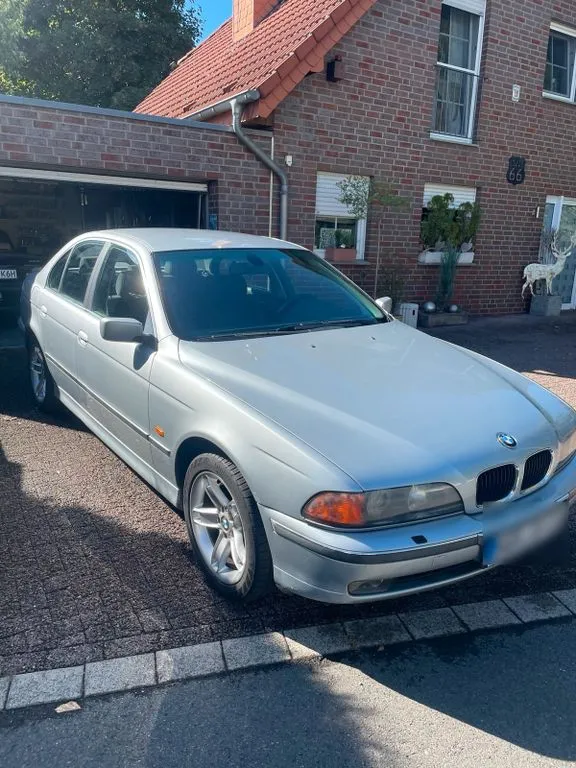 BMW 528