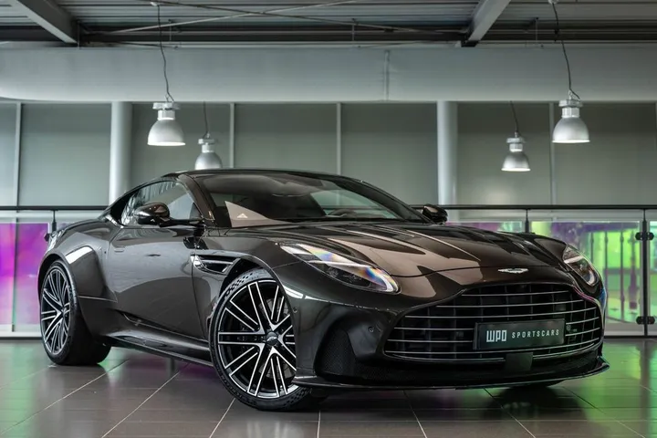 Aston Martin DB12
