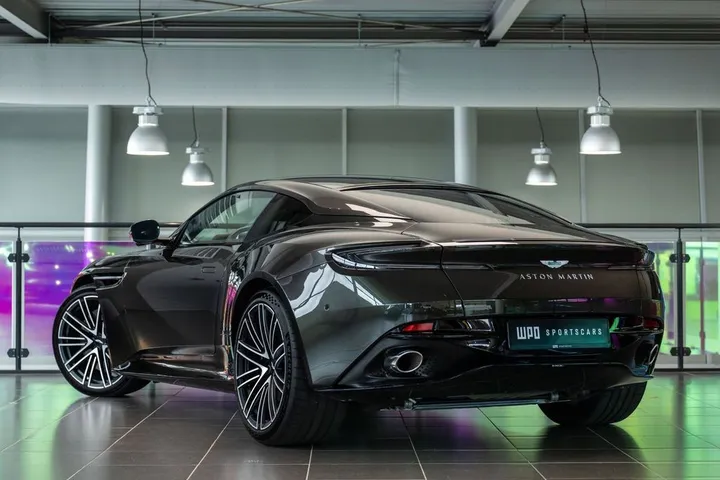 Aston Martin DB12
