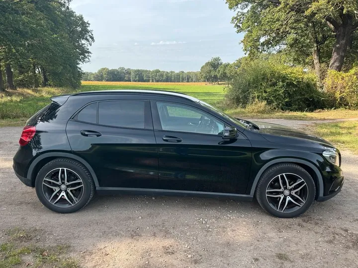 Mercedes-Benz GLA 200