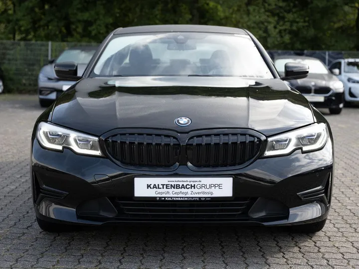 BMW 330