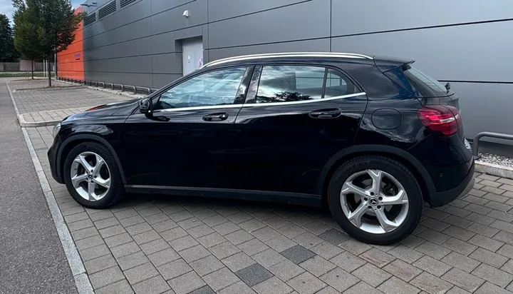 Mercedes-Benz GLA 200