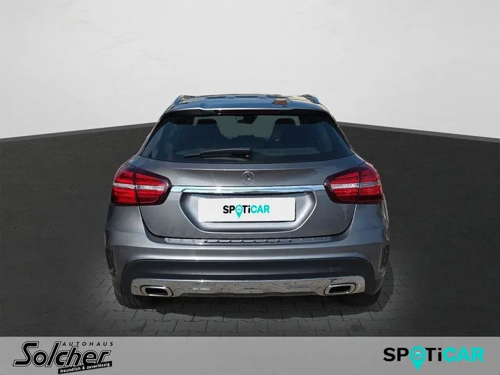 Mercedes-Benz GLA 200
