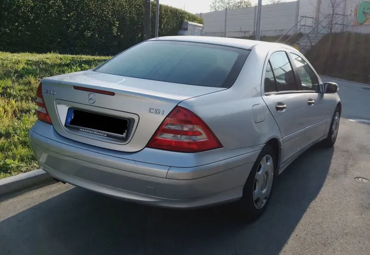 Mercedes-Benz 200