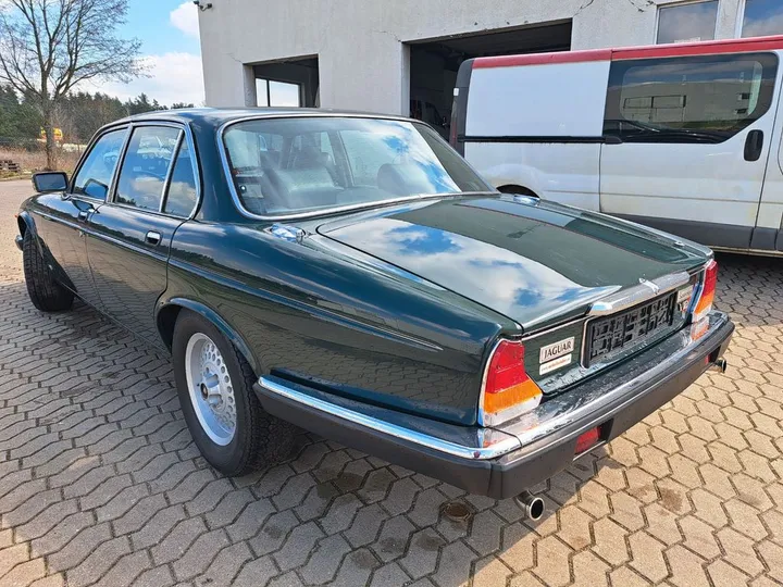 Jaguar XJ12