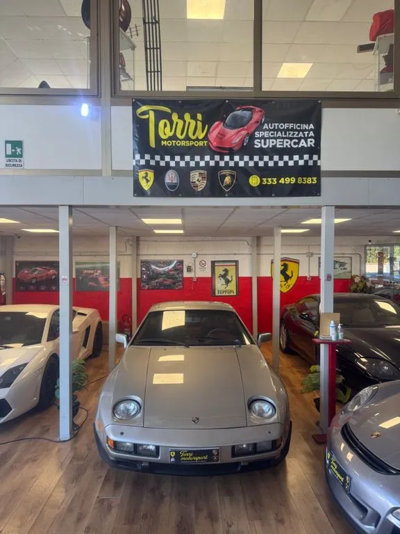 Porsche 928