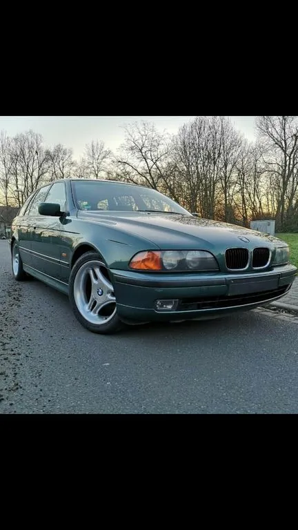 BMW 523