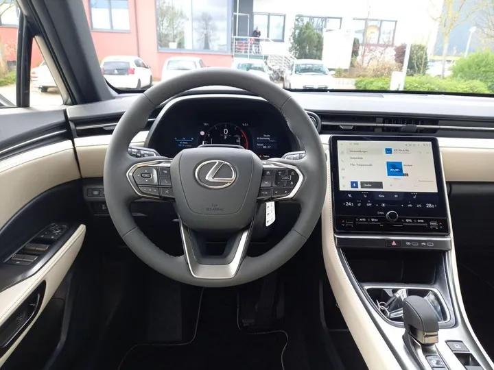 Lexus LBX