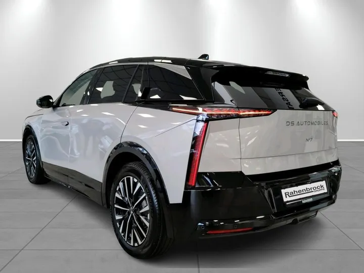 DS Automobiles N°7