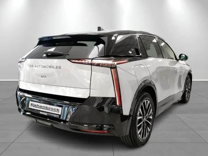 DS Automobiles N°7