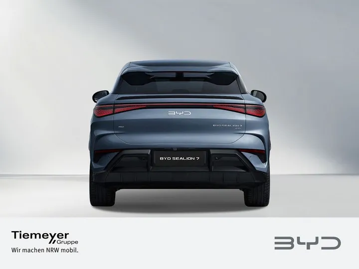 BYD SEALION 7